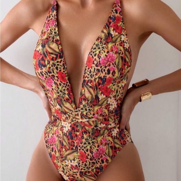 ONE PIECE ANIMAL/FLORAL PRINT - Picture 3 of 3